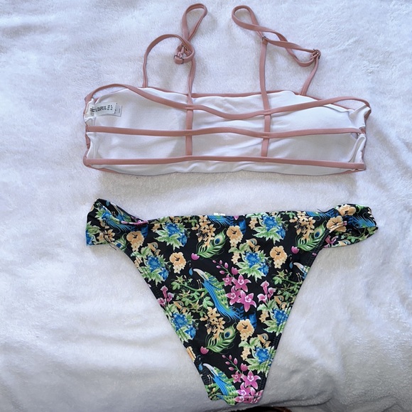 Bikinis - Picture 5 of 9